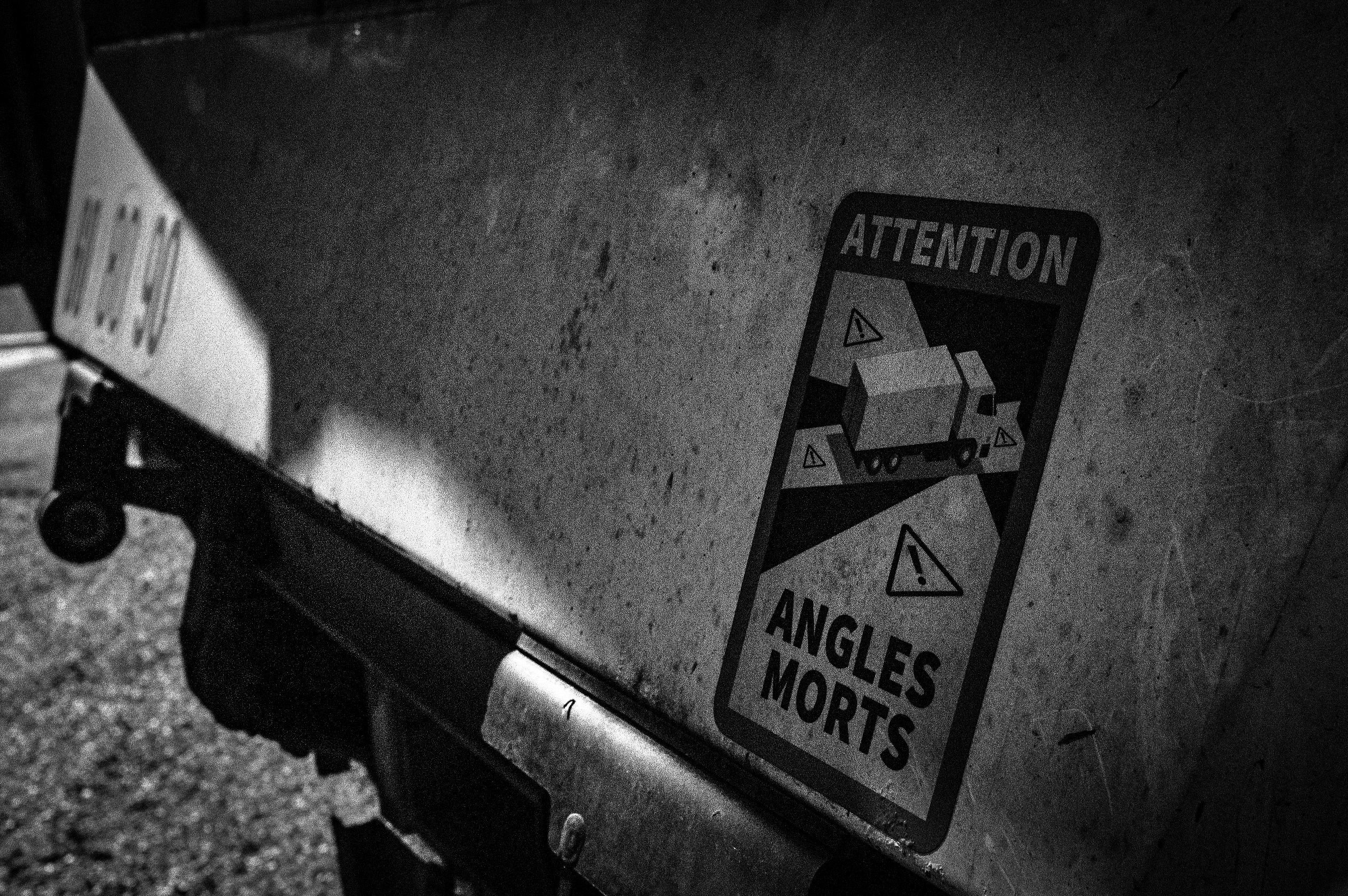 Angles morts : des ombres dans la ville